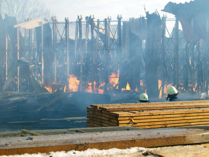 Grossbrand Holzlager Siegburg Industriestr P025.JPG